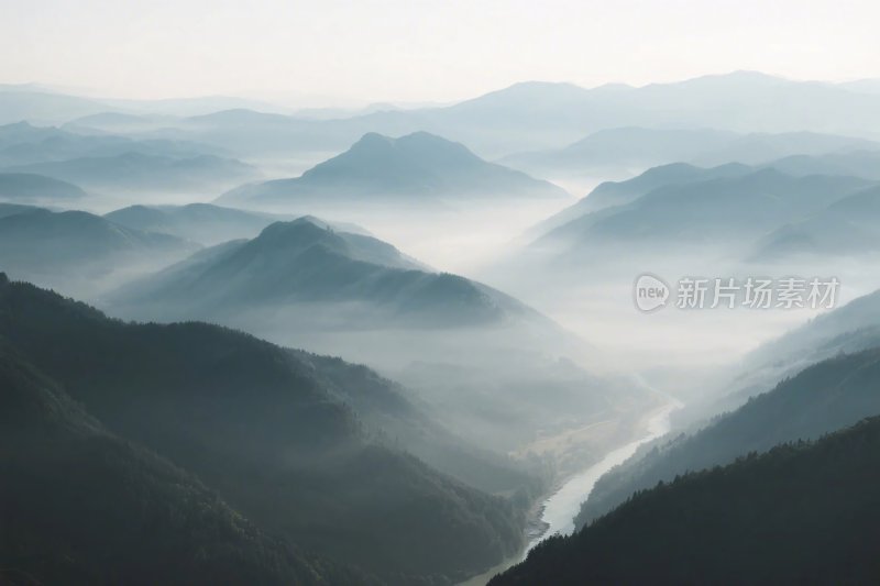 云雾山峦风景图