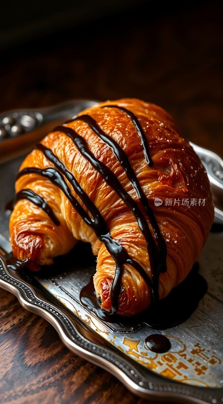 法式可颂面包配巧克力酱