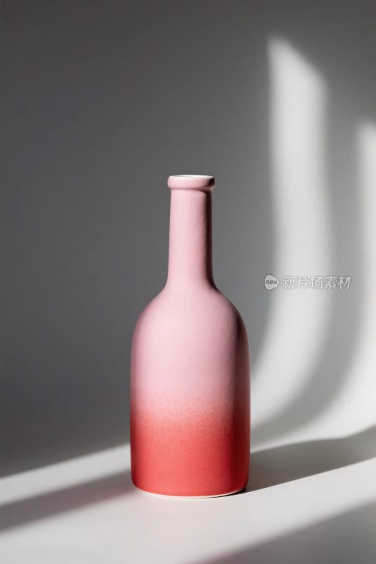 渐变粉瓶光影静物