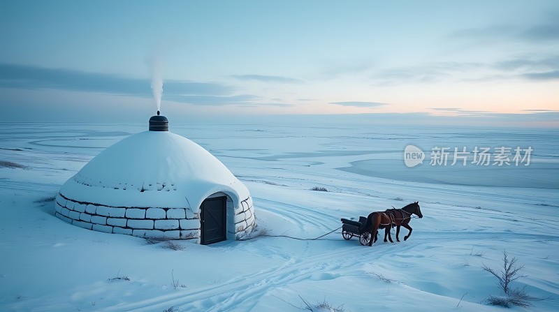 雪原上的温暖小屋与马车的宁静冬日景象