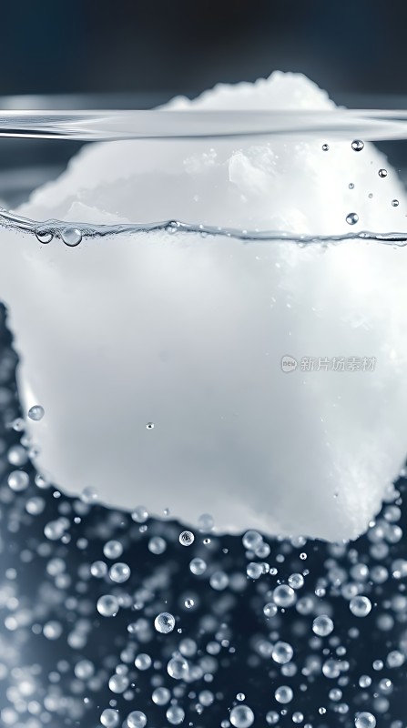 冰块融化中的气泡