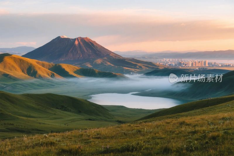 草原湖泊山脉风景图