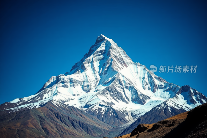 一座白雪覆盖山峰山高清风景风光图片