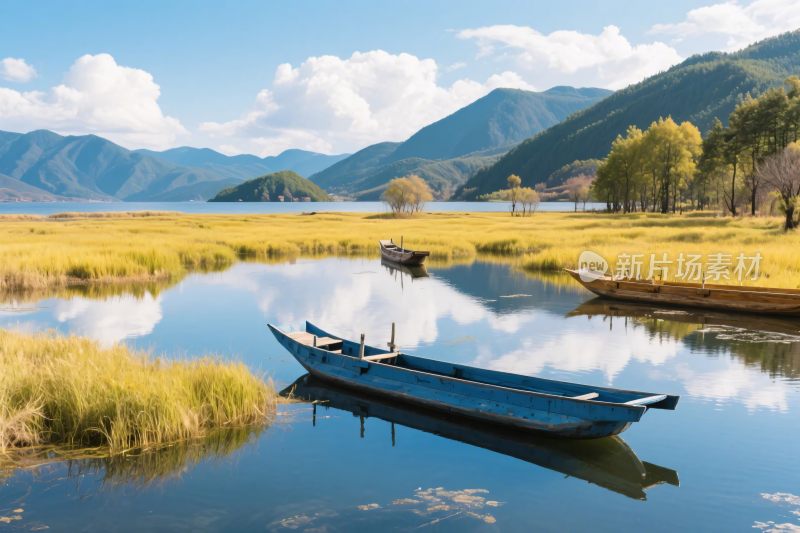 湖畔小舟与远山美景