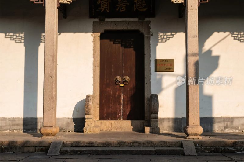 古建筑木门场景