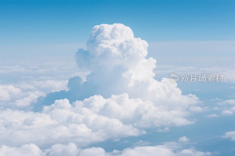 蓝天蓬松云朵