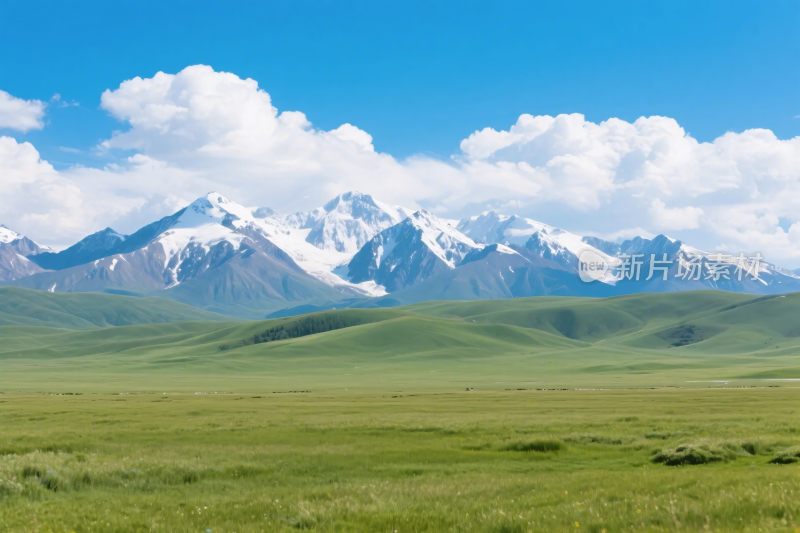 草原雪山自然风光