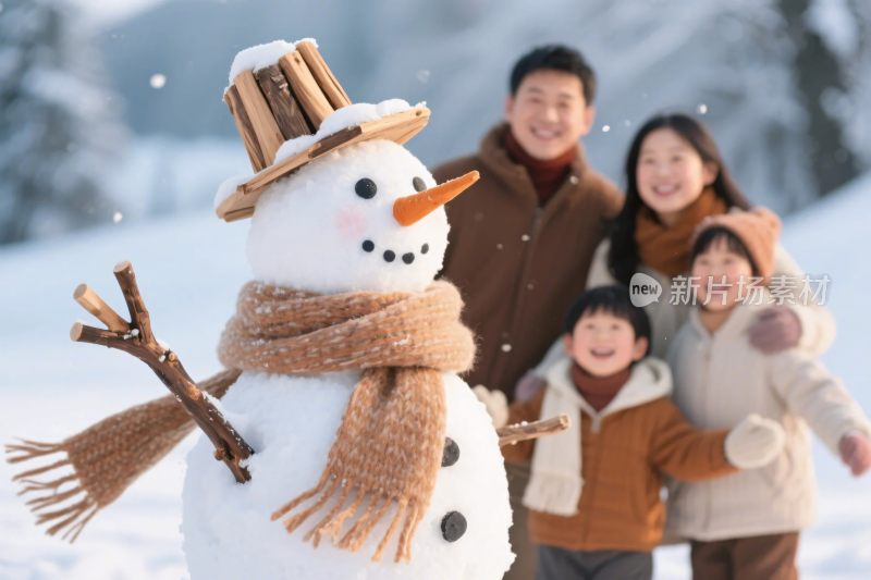 冬季家庭雪人合影