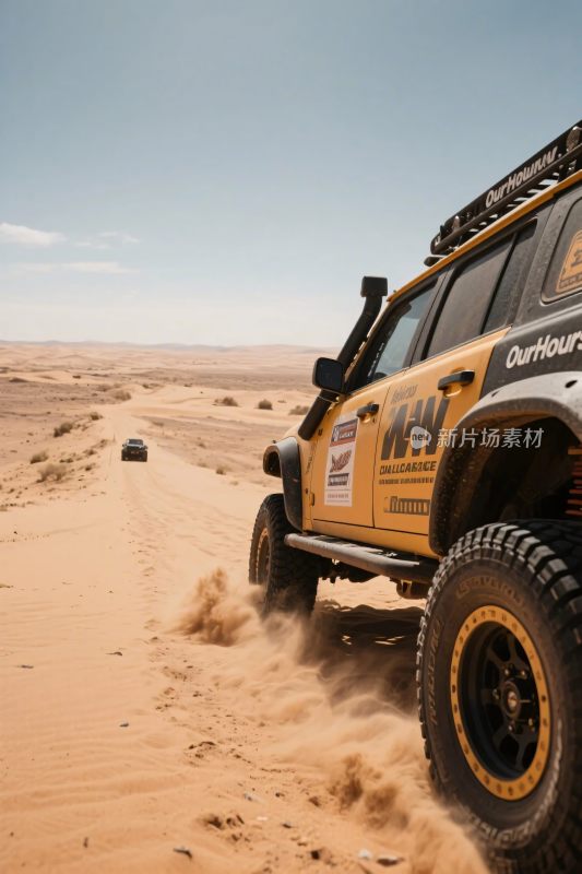 沙漠中行驶的越野赛车