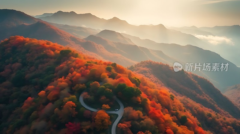 秋日山间蜿蜒公路