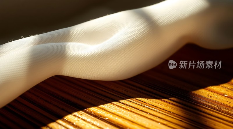 阳光下的白色布料纹理