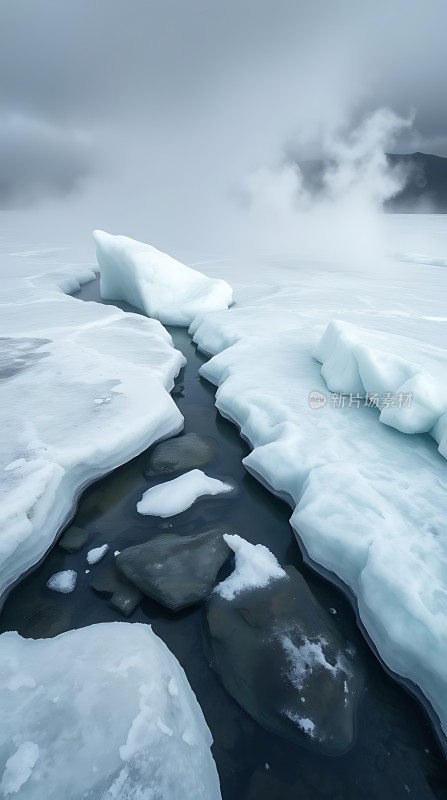 冰封雪原上的神秘河流