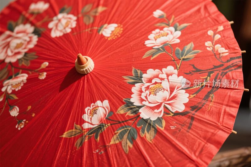 红色花卉油纸伞