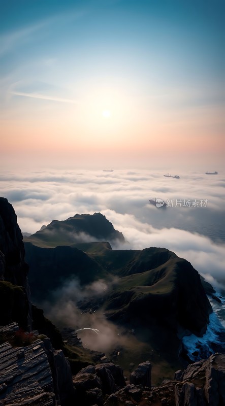 云海之上阳光洒落山峦起伏静谧而壮丽