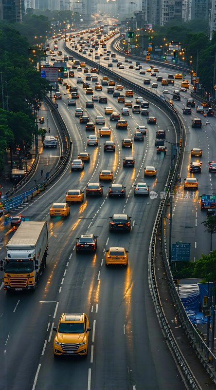 车水马龙城市交通繁忙景象