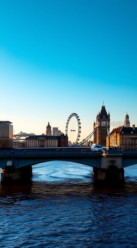 伦敦泰晤士河畔日落美景