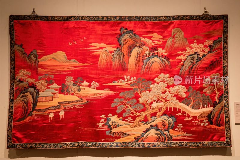 传统红底山水挂毯