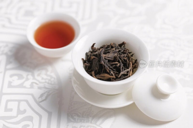 茶具与茶汤展示