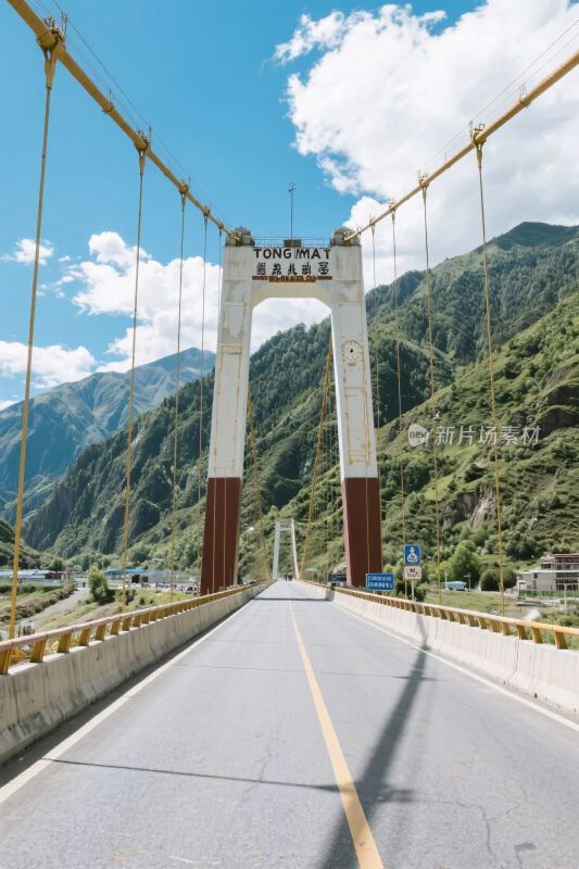 山区悬索桥景观