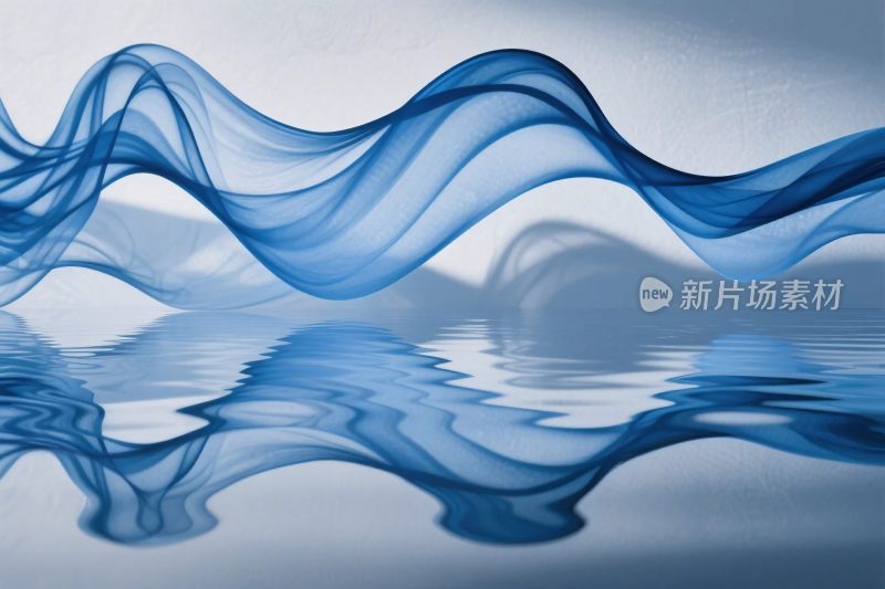 蓝色丝带与水面倒影