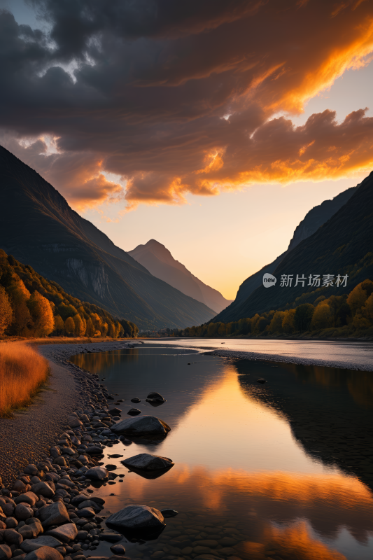 日落时分山倒映在湖水中高清风景图片