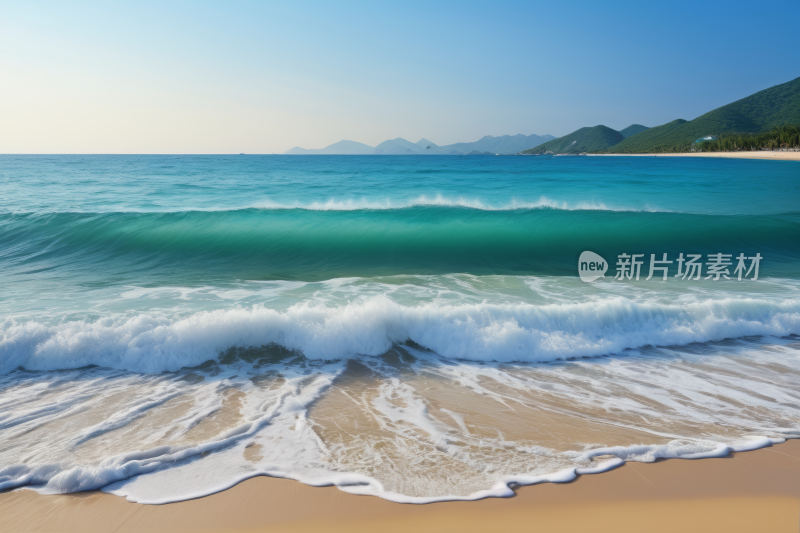 在山脉的沙滩上眺望海浪高清风景风光图片