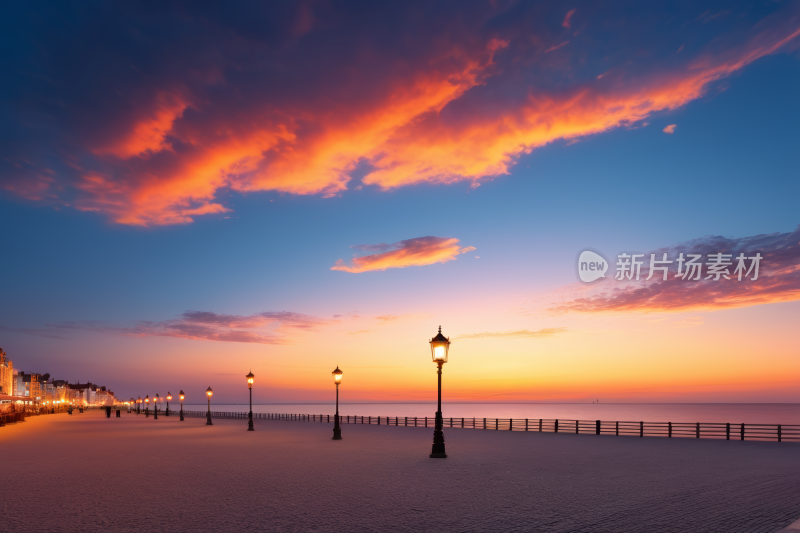 海滩上的日落有码头和路灯高清风景风光图片