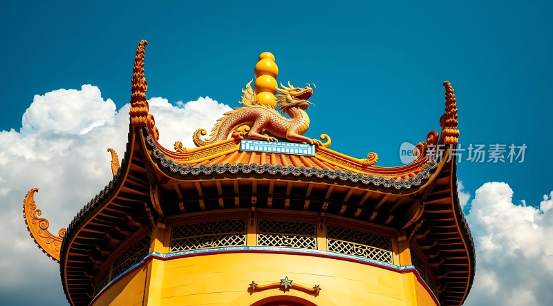 东方明珠塔顶上的龙雕塑