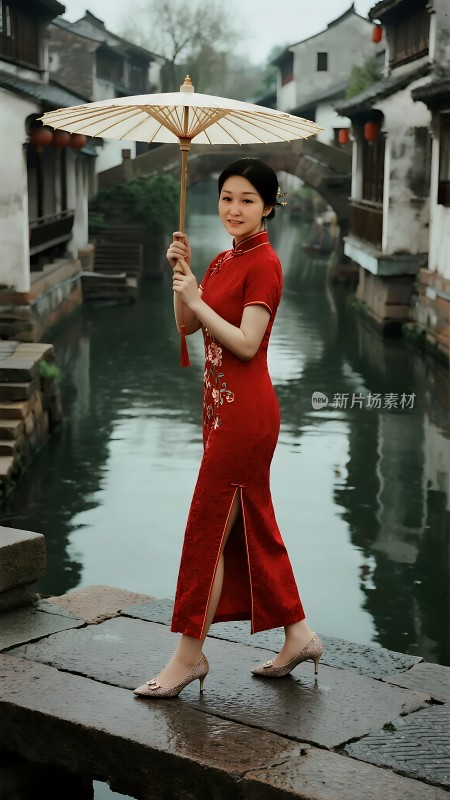 撑伞红裙佳人水乡漫步