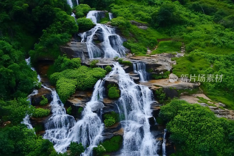 山间瀑布绿意盎然美景