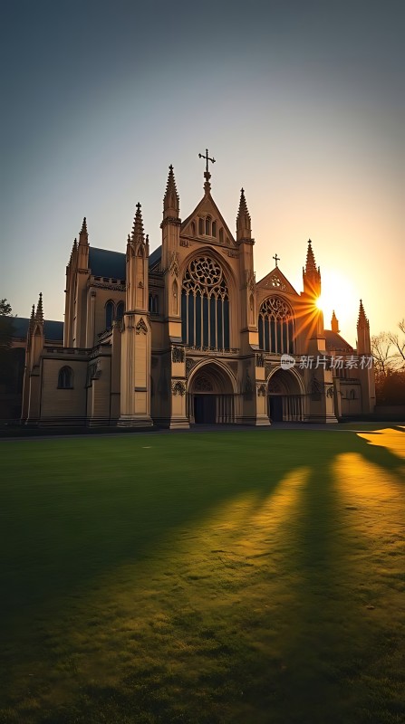 夕阳下的宏伟教堂
