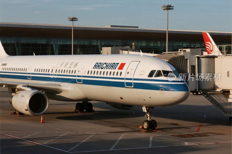 停靠在机场的大型客机