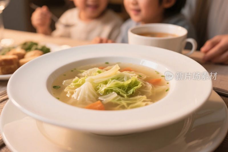 家庭餐桌蔬菜汤