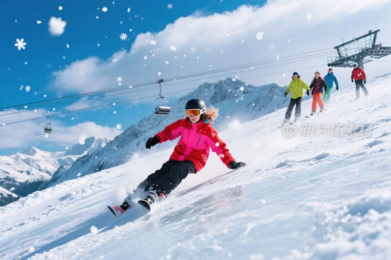 滑雪者在雪山滑行