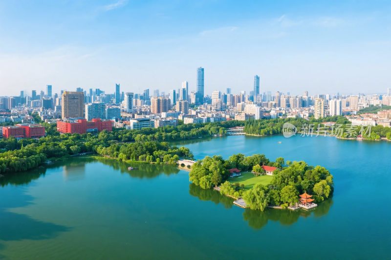 城市湖泊全景景观