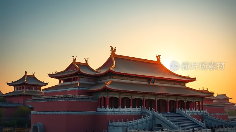 故宫日落红墙金瓦映衬下的壮丽景象