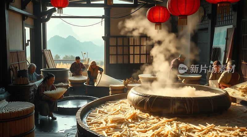 传统工艺制作现场红灯笼映照下的竹编艺术