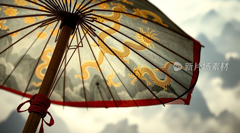龙纹油纸伞下的云雾山景