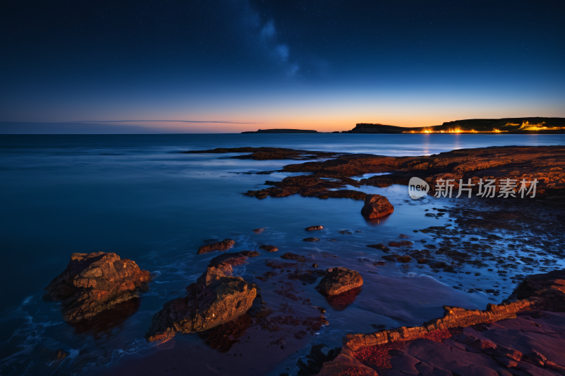 夜间可晴朗的天空的岩石海滩高清风景图片