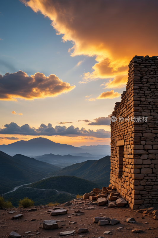 日落在山脉上石头结构高清风景图片