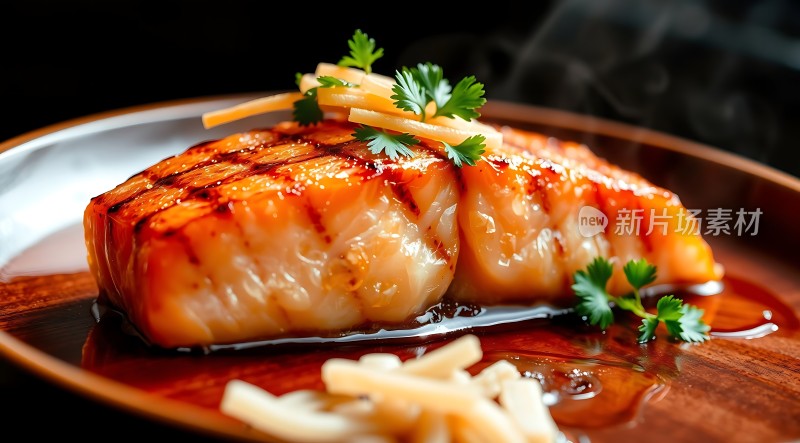 香煎三文鱼配香菜和姜丝