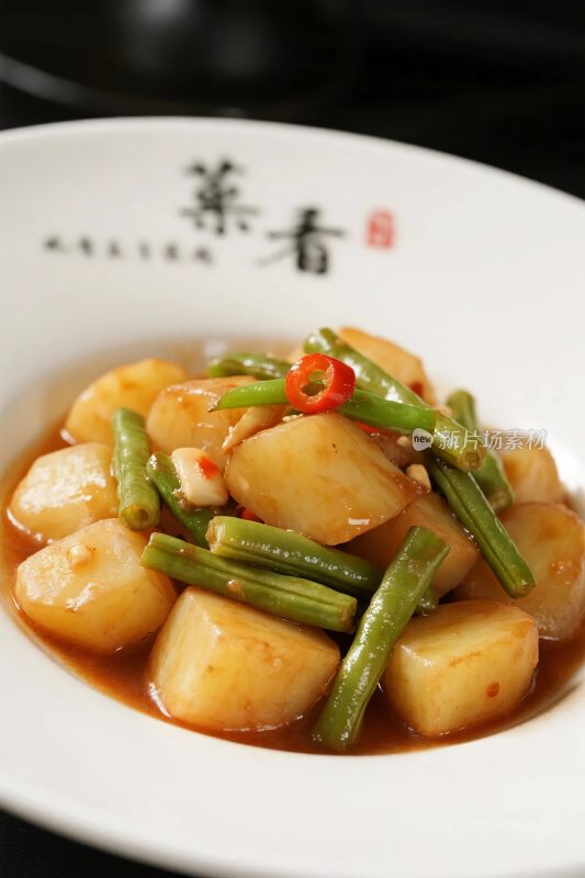 家常菜土豆豆角美食展示