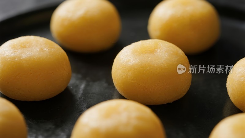 金黄圆润小点心