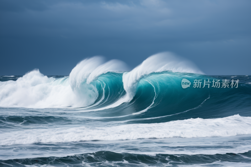 海洋中一股大浪正在破裂风光风景图片