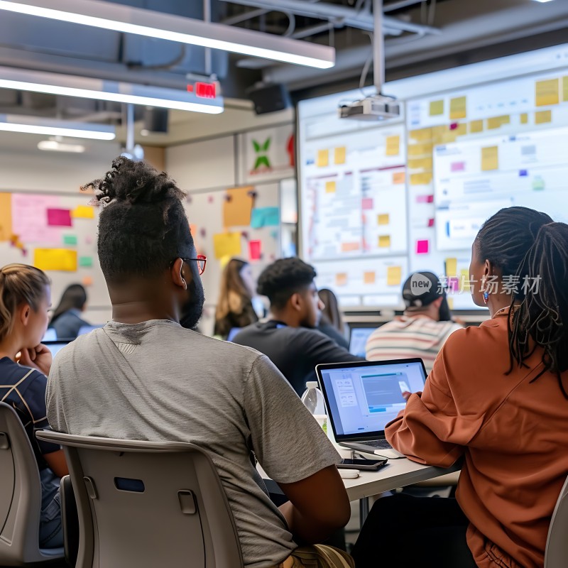 团队协作头脑风暴会议现场