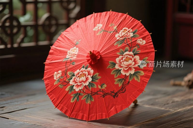 红色印花油纸伞置于地面