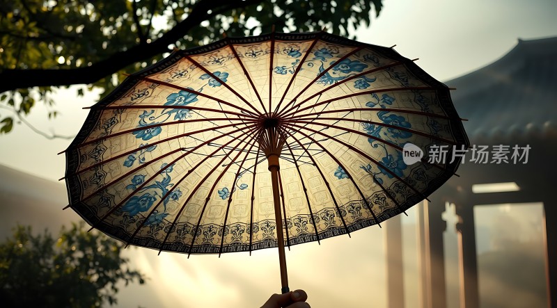 古风油纸伞下的静谧时光