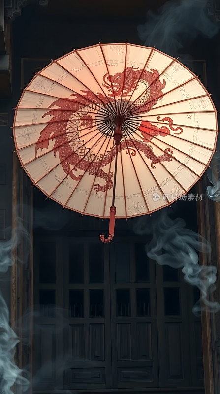 红色龙纹油纸伞映照出的神秘夜色