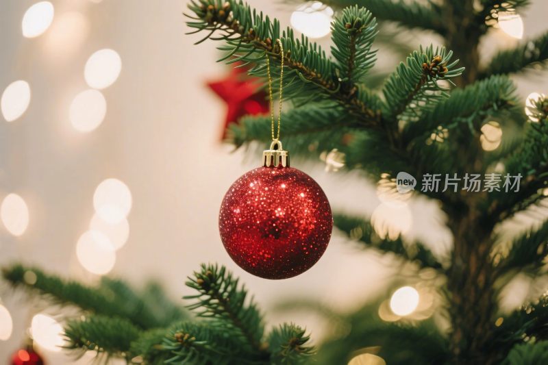 圣诞树红色装饰球