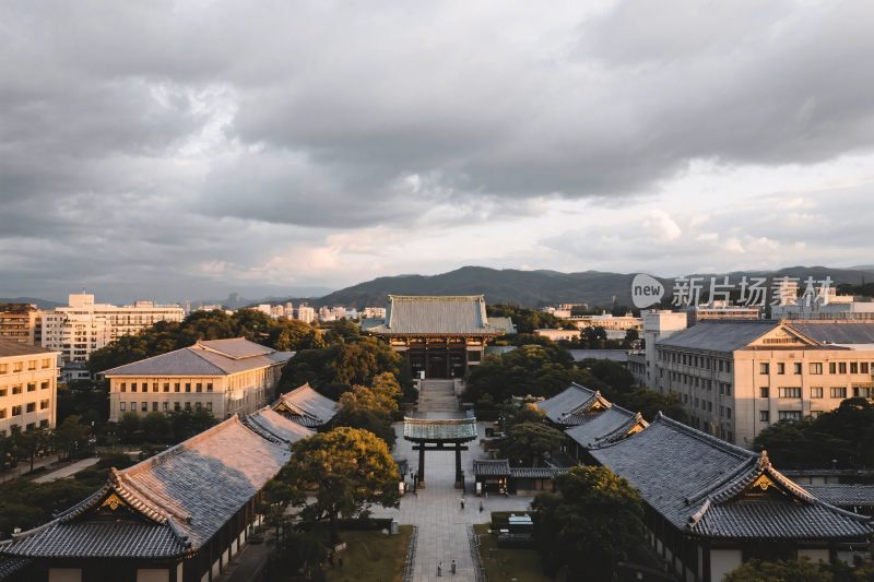 古建与现代建筑群景观